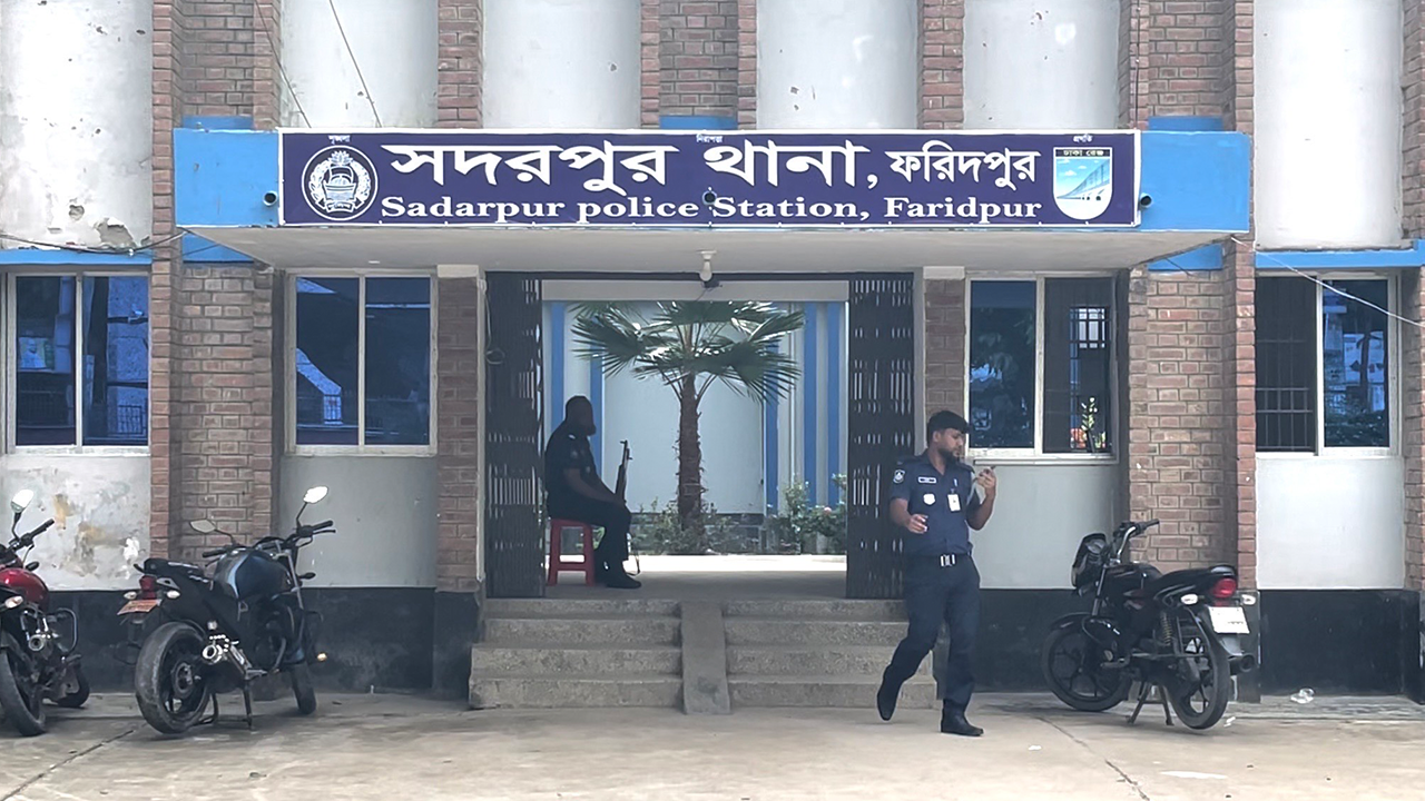 পানিতে ভাসছিল অজ্ঞাত নারীর মরদেহ